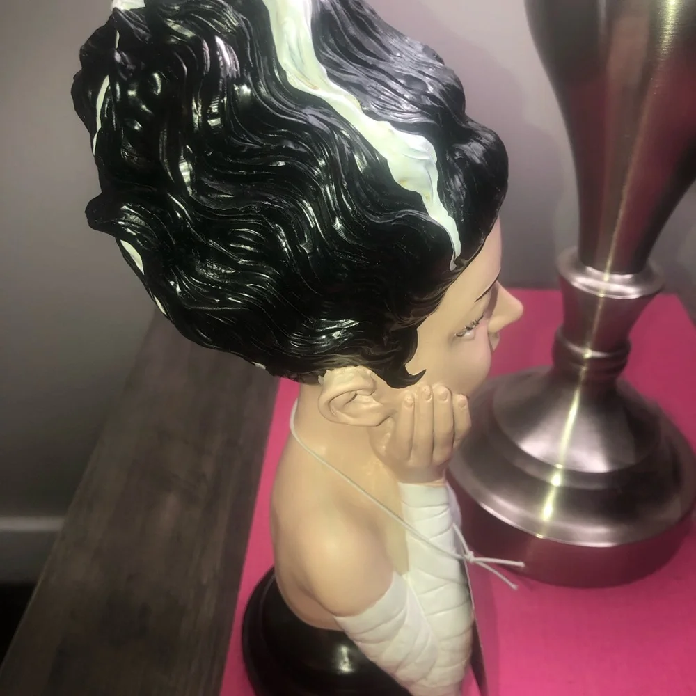 🖤 Bride of Frankenstein Bust